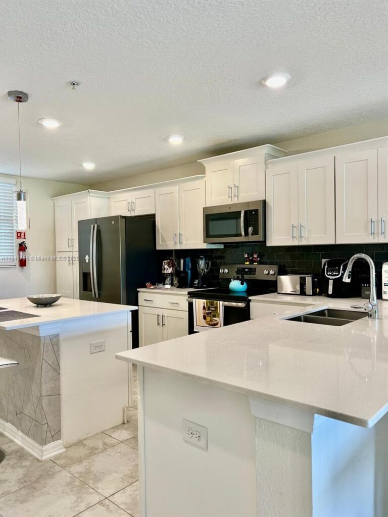 3111 Paradox circle # 104, Kissimmee FL 34746