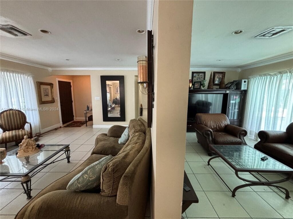 6440 Miller Dr, South Miami FL 33155