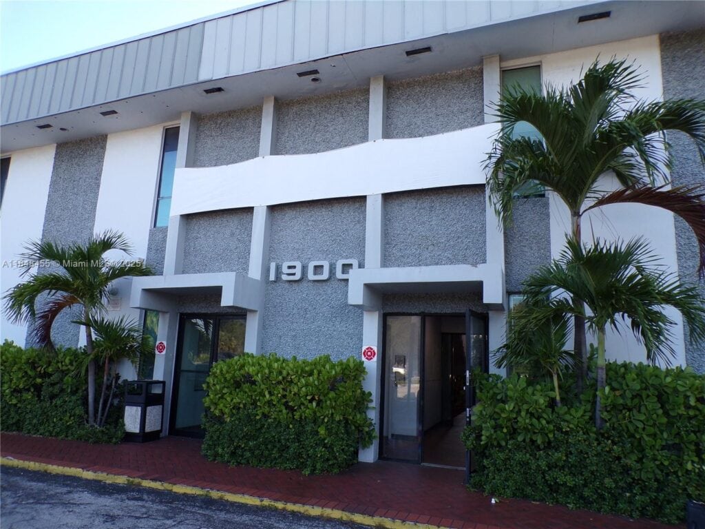 1900 N University Dr # 103, Pembroke Pines FL 33024