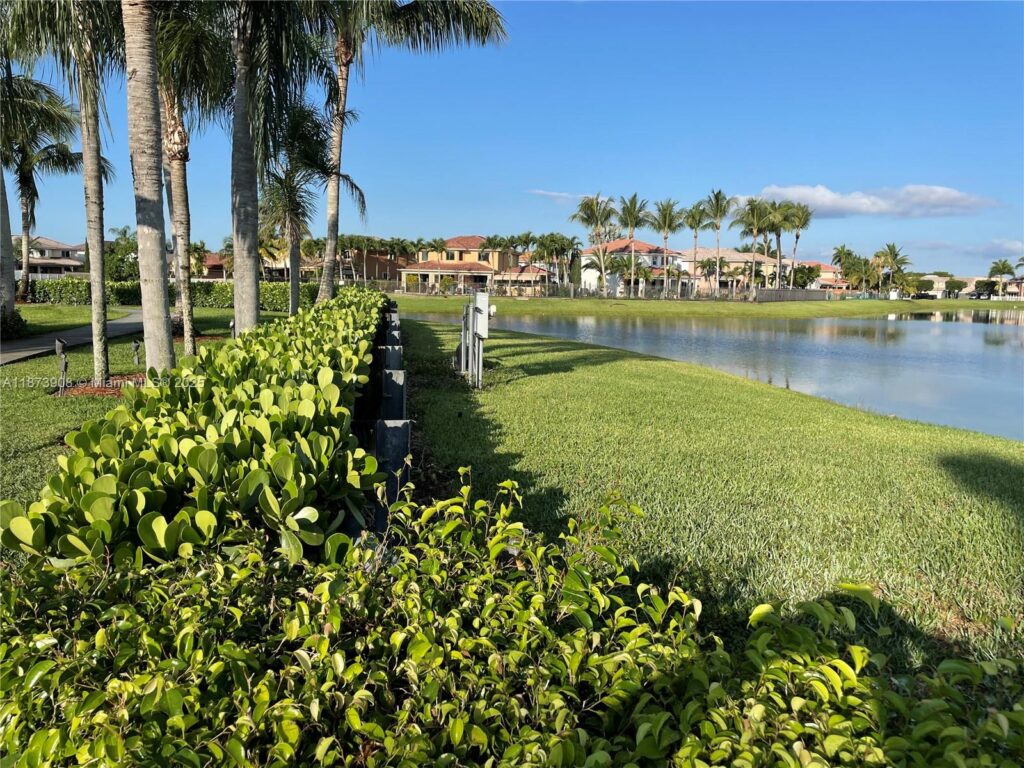 162 COURT SW 70 ST, Kendall FL 33193