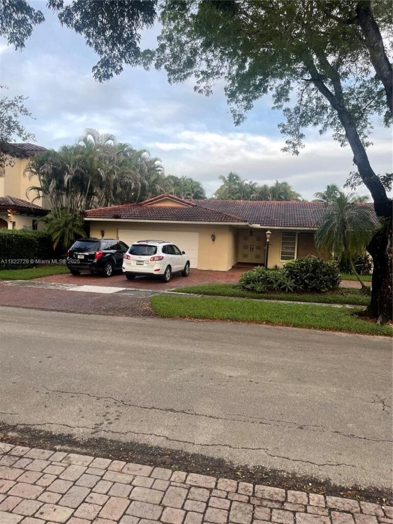 16120 E Troon Cir, Miami Lakes FL 33014
