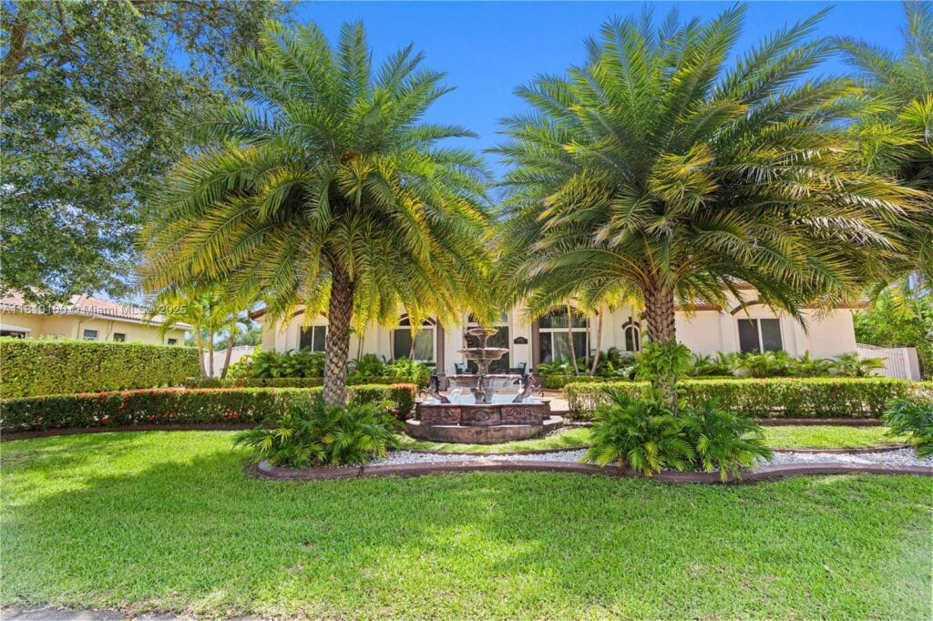 16601 SW 87th Ct, Palmetto Bay FL 33157