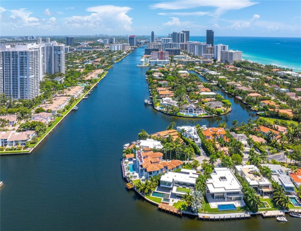 498 N Parkway Pkwy, Golden Beach FL 33160