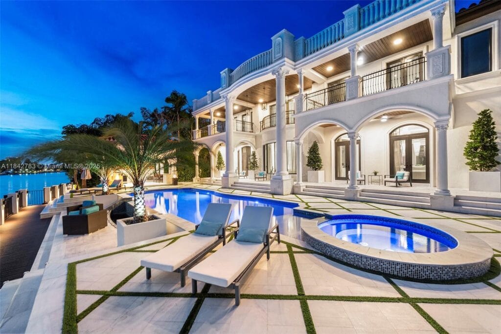 498 N Parkway Pkwy, Golden Beach FL 33160