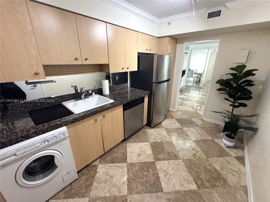 9195 Collins Ave # 912, Surfside FL 33154