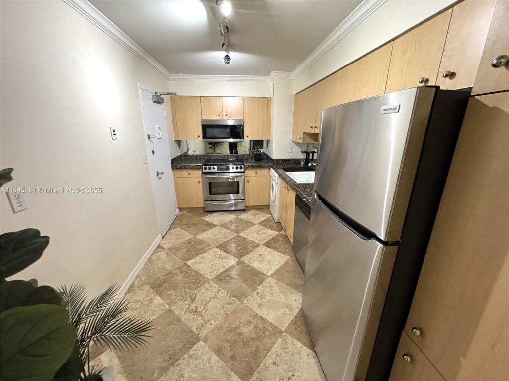 9195 Collins Ave # 912, Surfside FL 33154