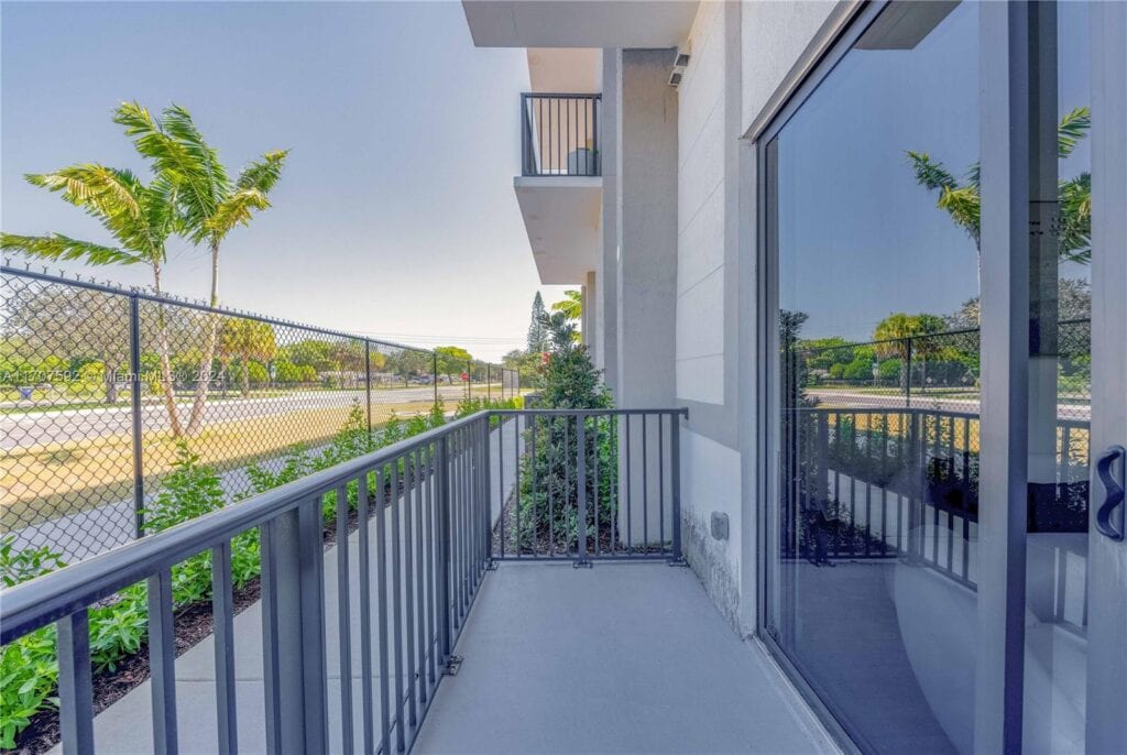 1080 NE 215th St # 519, Unincorporated Dade County FL 33179