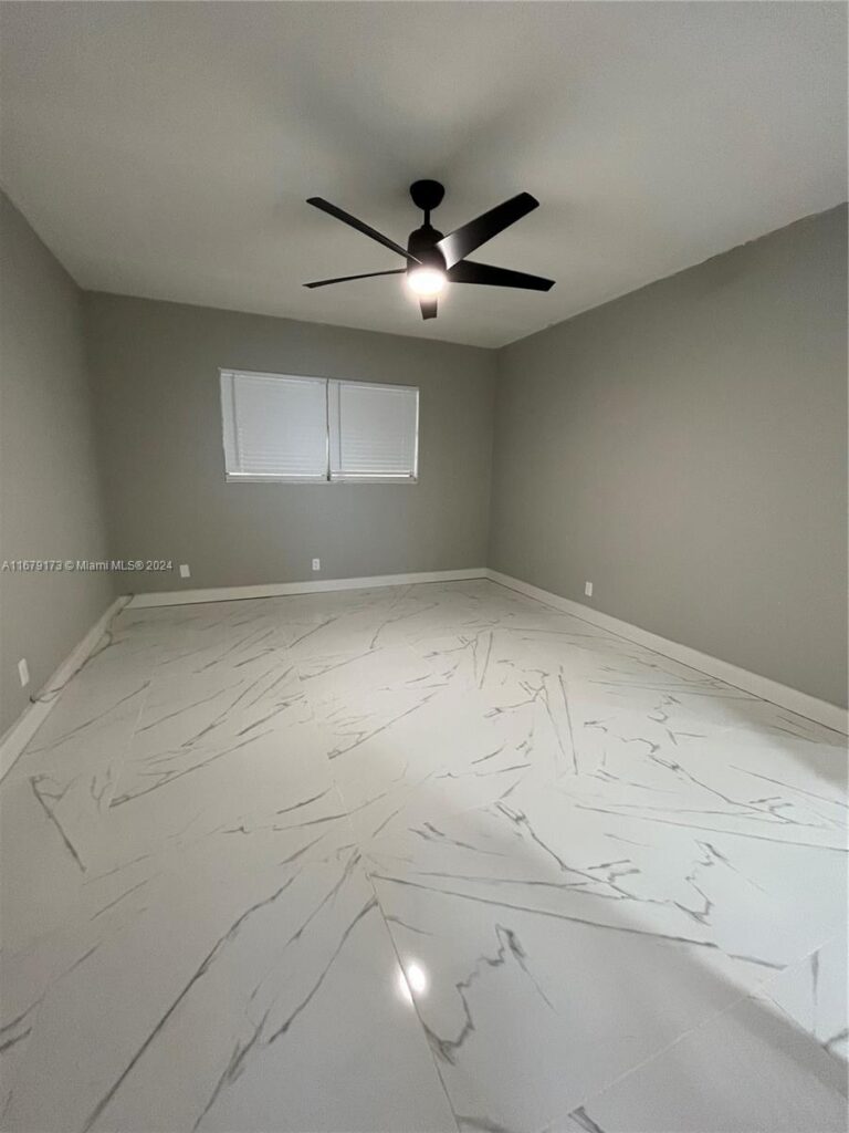 5102 NW 36th St # 605, Lauderdale Lakes FL 33319