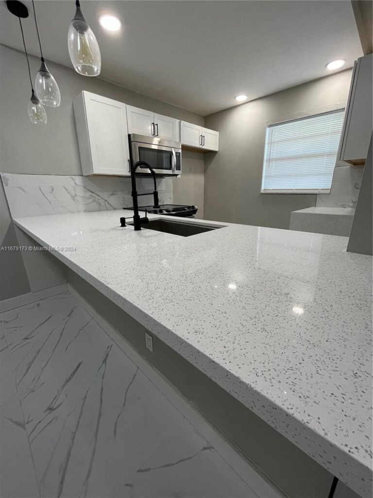 5102 NW 36th St # 605, Lauderdale Lakes FL 33319