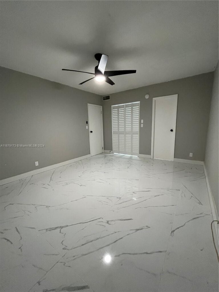 5102 NW 36th St # 605, Lauderdale Lakes FL 33319