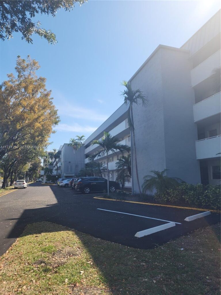 3750 NE 170th St # 311, North Miami Beach FL 33160
