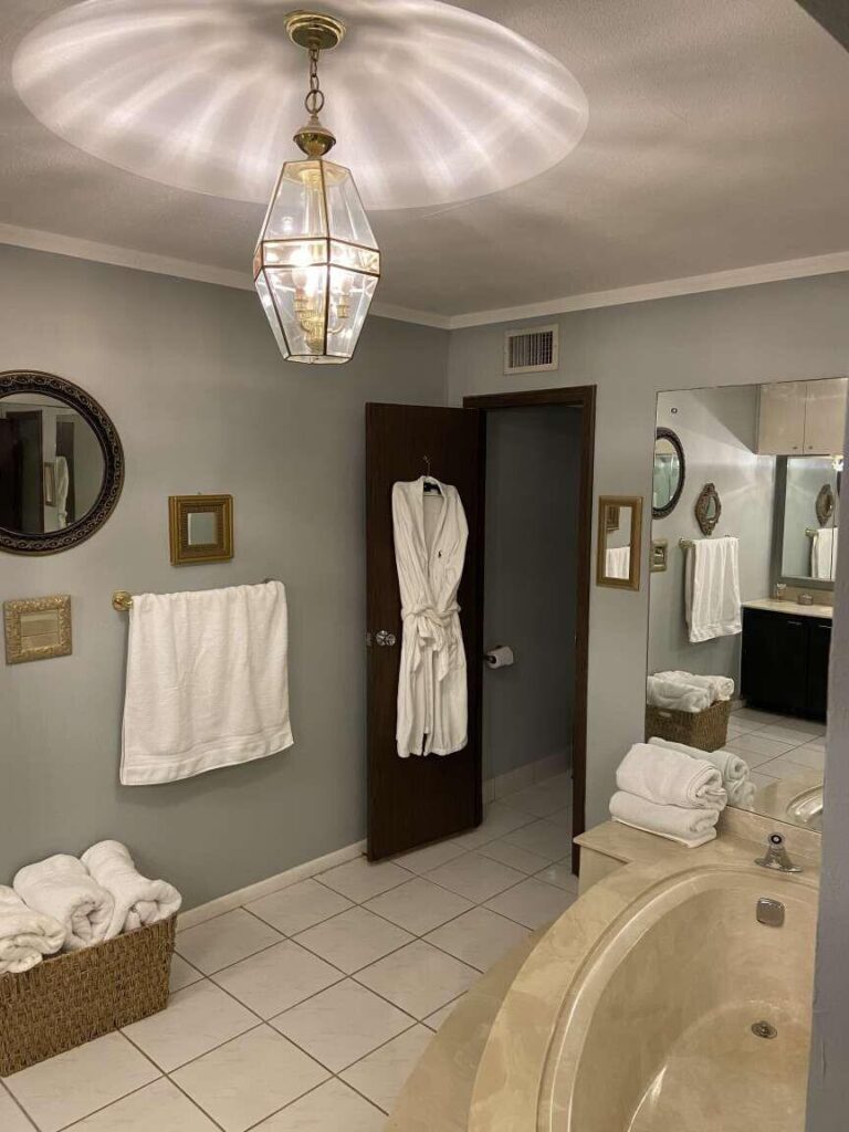 16023 Kingsmoor Way, Miami Lakes FL 33014