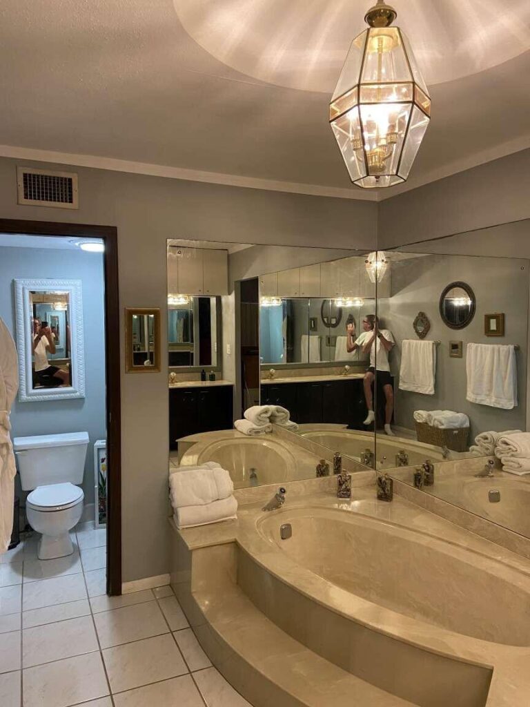 16023 Kingsmoor Way, Miami Lakes FL 33014