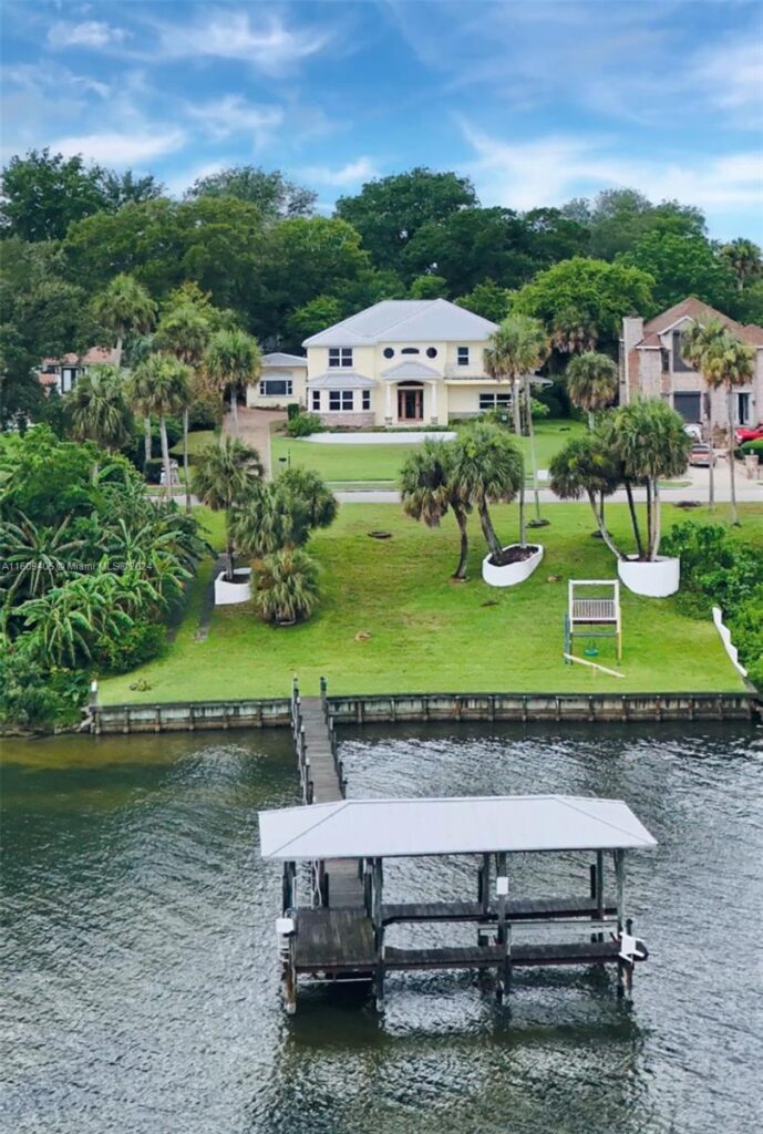 1613 N Indian River Drive, Cocoa FL 32922