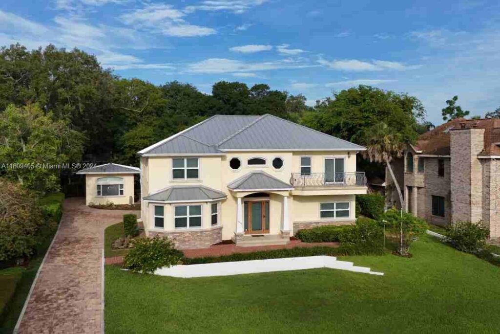 1613 N Indian River Drive, Cocoa FL 32922