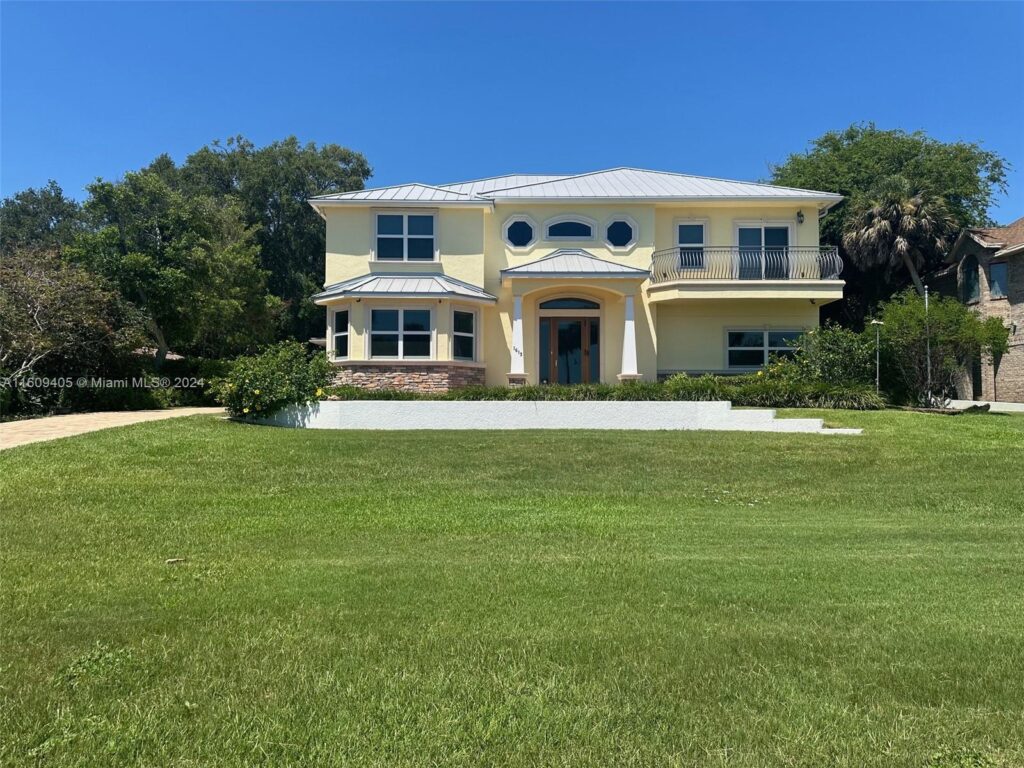 1613 N Indian River Drive, Cocoa FL 32922