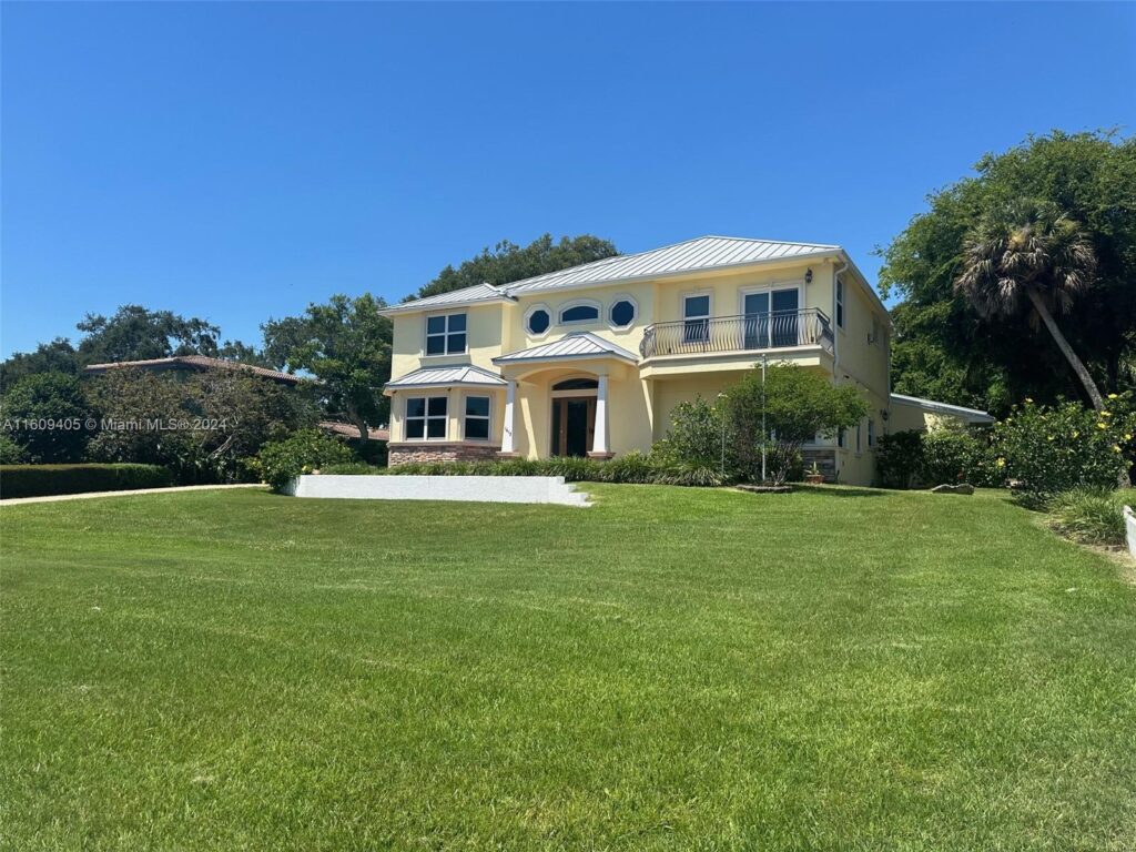 1613 N Indian River Drive, Cocoa FL 32922