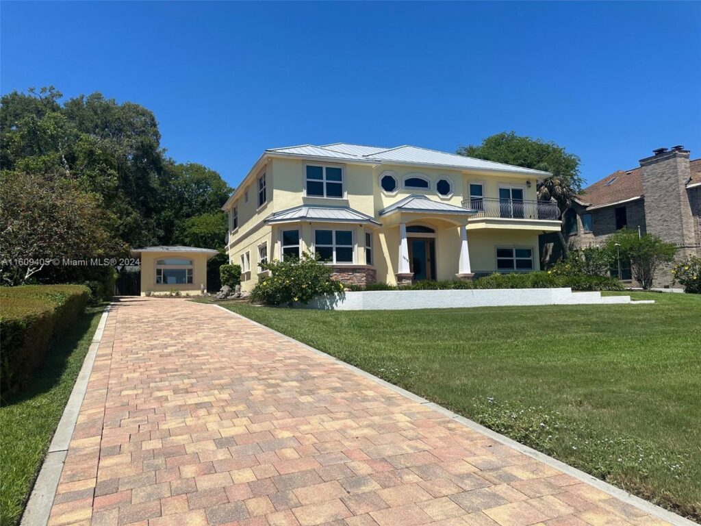 1613 N Indian River Drive, Cocoa FL 32922