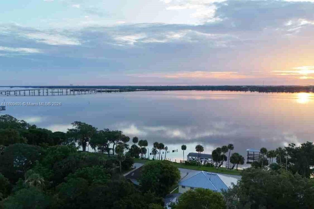 1613 N Indian River Drive, Cocoa FL 32922