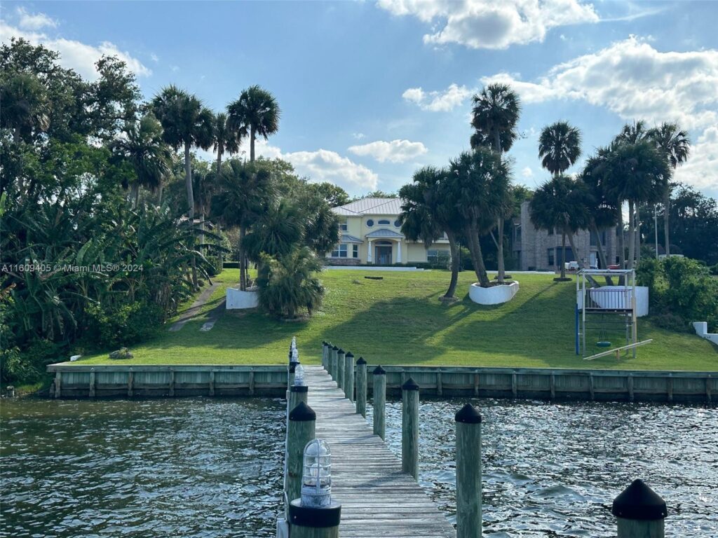 1613 N Indian River Drive, Cocoa FL 32922