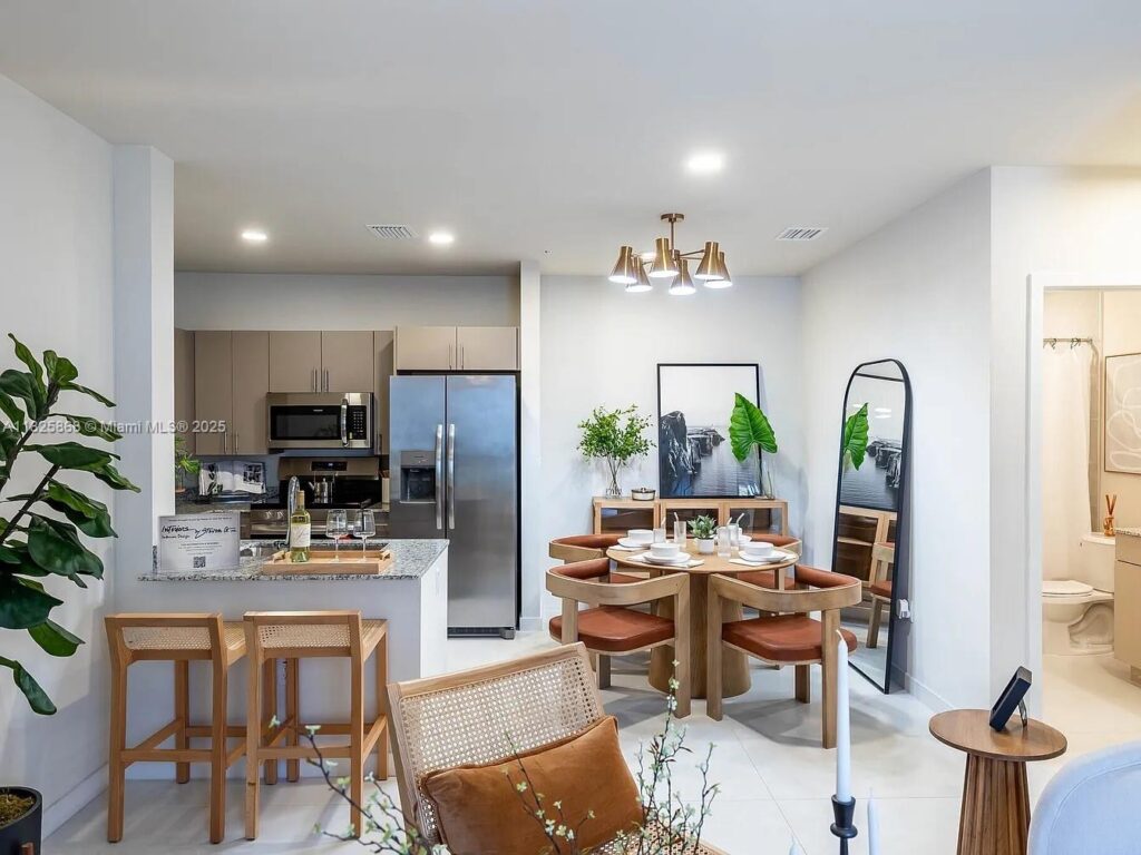 628 NE 2nd St # 102, Dania Beach FL 33004