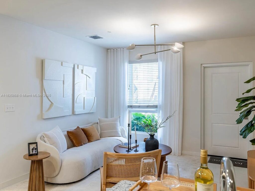 628 NE 2nd St # 102, Dania Beach FL 33004