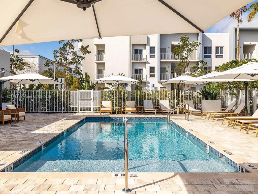 628 NE 2nd St # 102, Dania Beach FL 33004