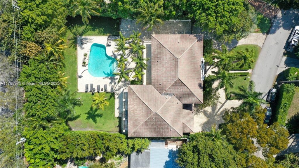 31 Island Dr, Key Biscayne FL 33149