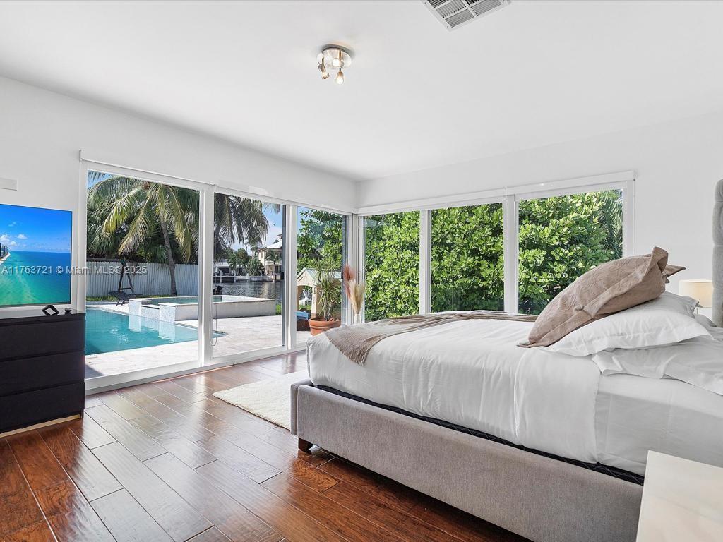 16473 NE 31st Ave, North Miami Beach FL 33160