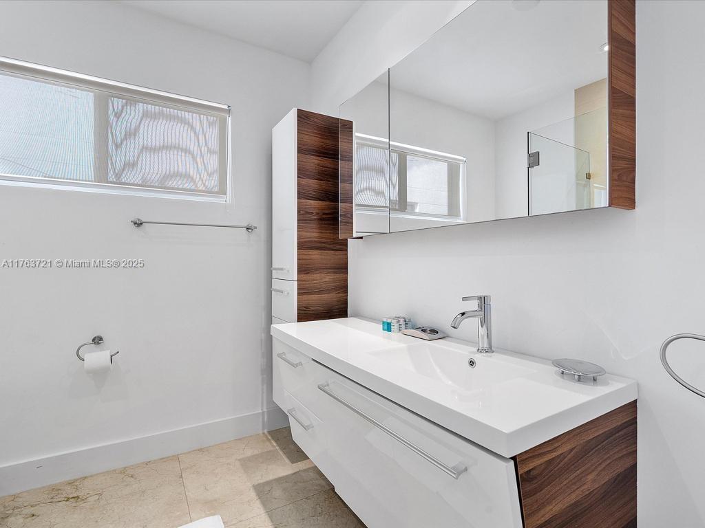 16473 NE 31st Ave, North Miami Beach FL 33160