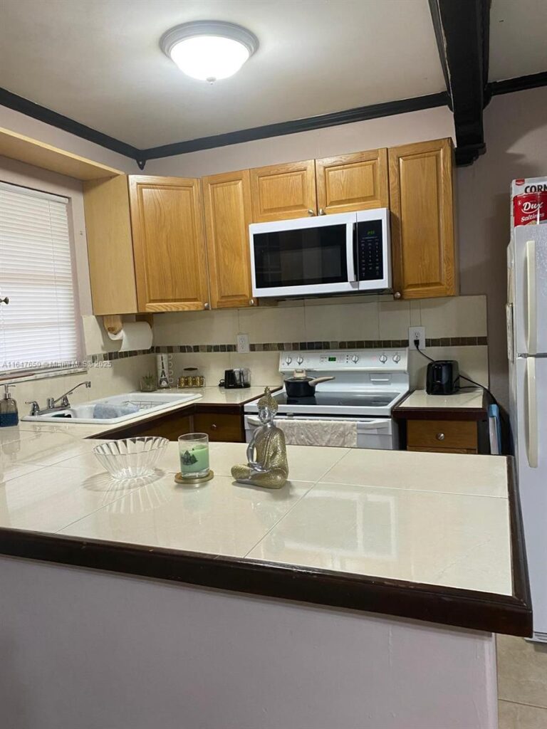 4050 NW 135th St # 1, Opa-Locka FL 33054
