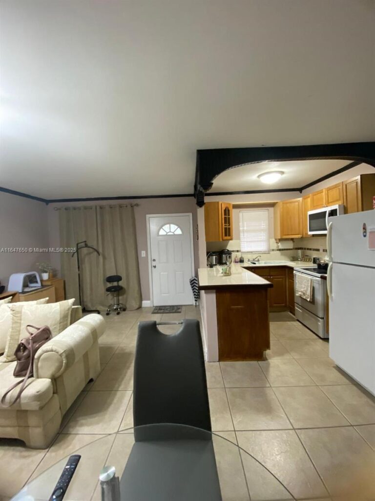 4050 NW 135th St # 1, Opa-Locka FL 33054