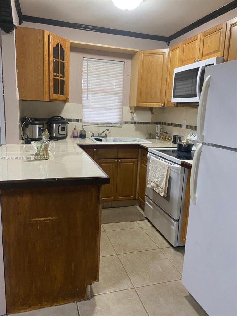4050 NW 135th St # 1, Opa-Locka FL 33054