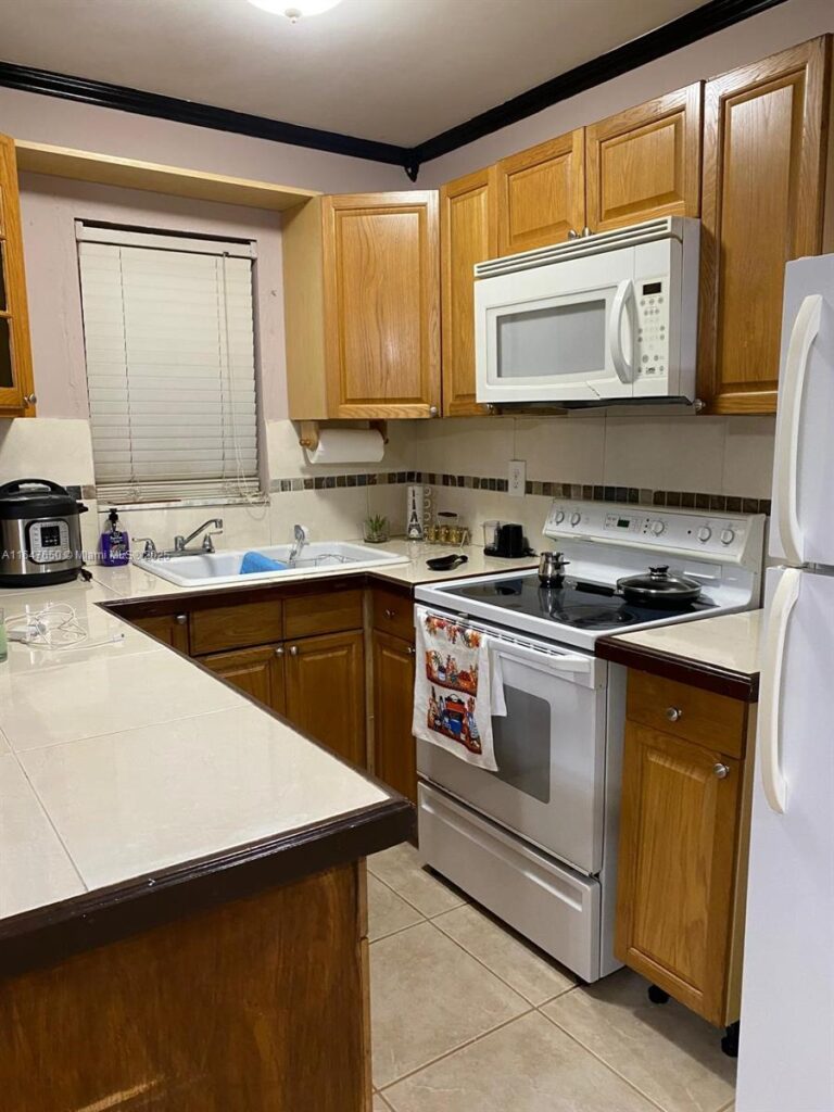 4050 NW 135th St # 1, Opa-Locka FL 33054