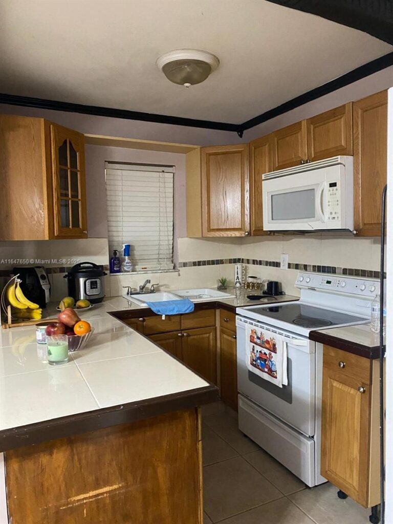 4050 NW 135th St # 1, Opa-Locka FL 33054