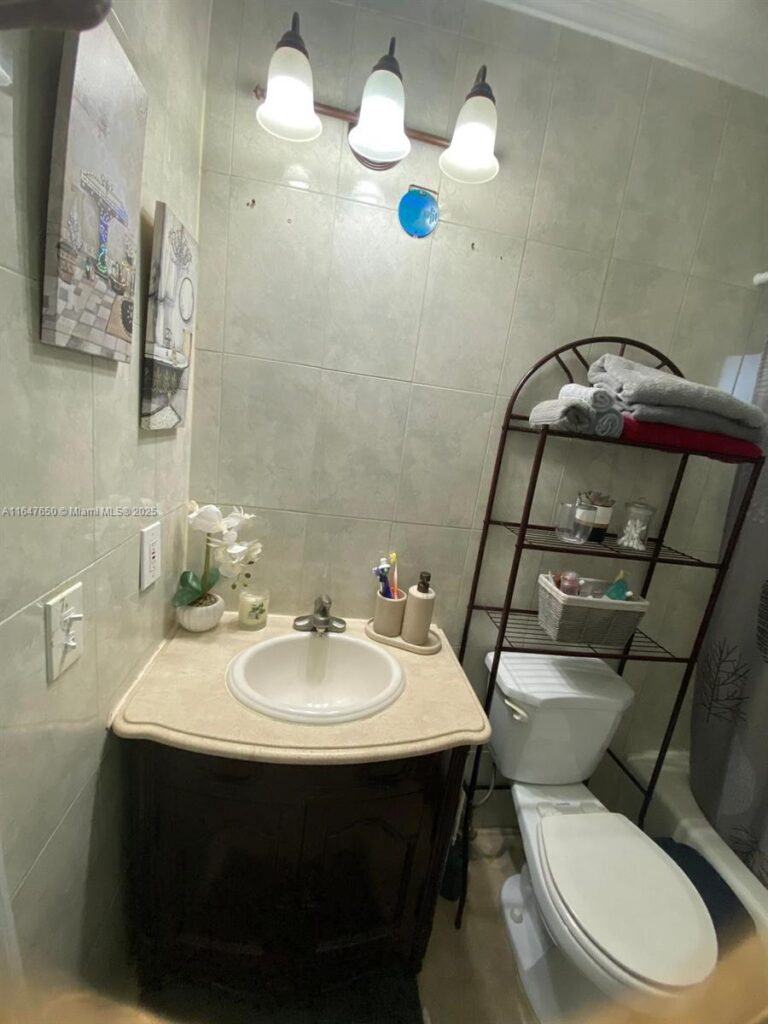 4050 NW 135th St # 1, Opa-Locka FL 33054