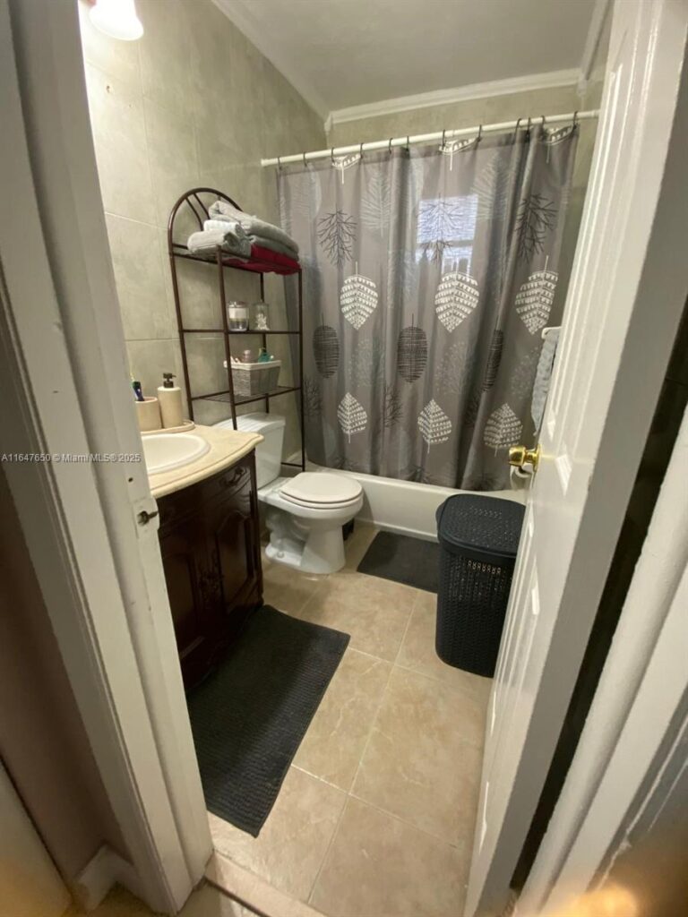 4050 NW 135th St # 1, Opa-Locka FL 33054