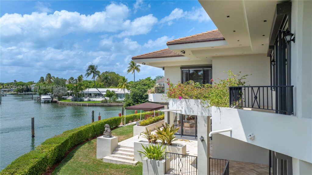 241 Cape Florida Dr, Key Biscayne FL 33149