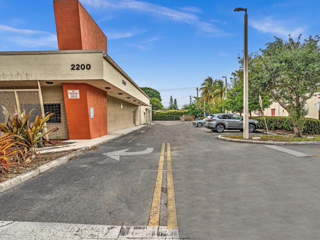 2200 N University Drive, Sunrise FL 33322