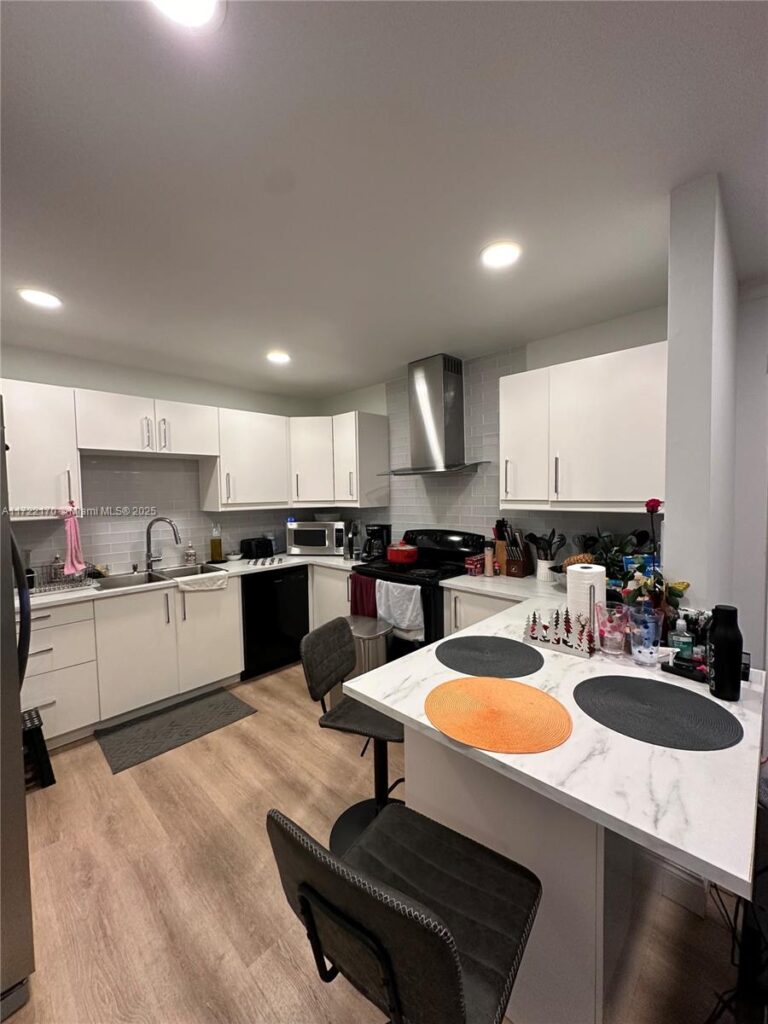 5100 SW 41st St # 328, Pembroke Park FL 33023