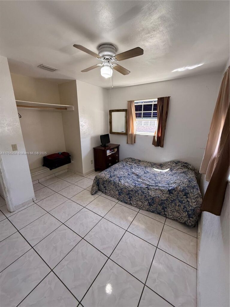 3221 SW 47th Ave, West Park FL 33023