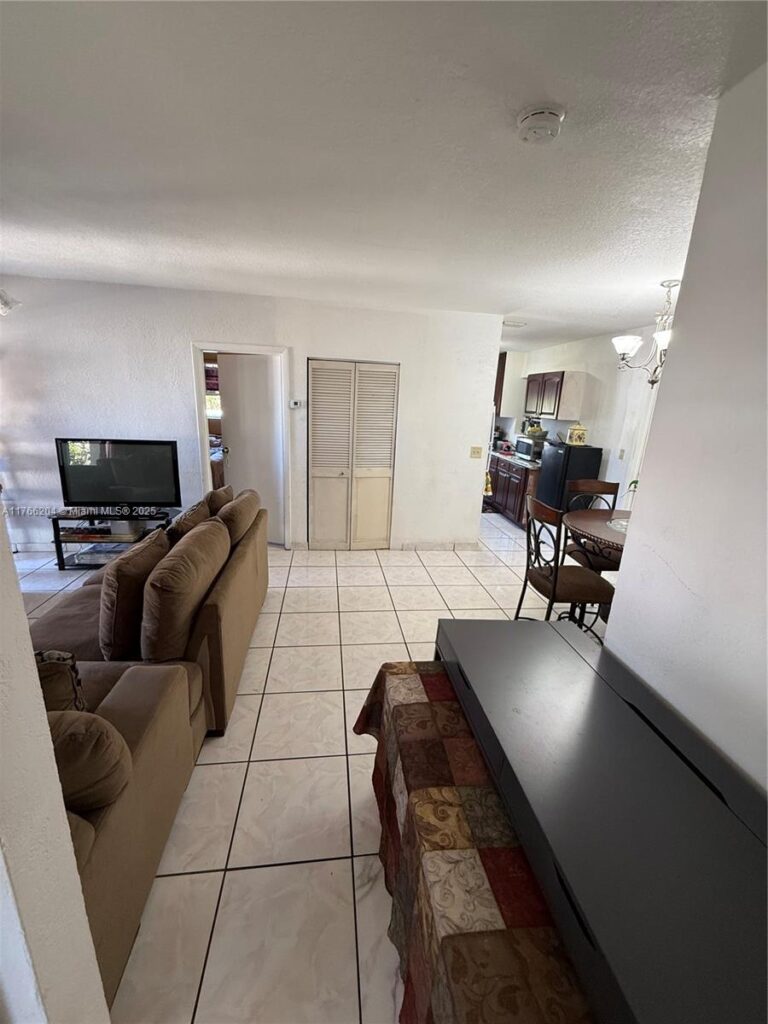 3221 SW 47th Ave, West Park FL 33023