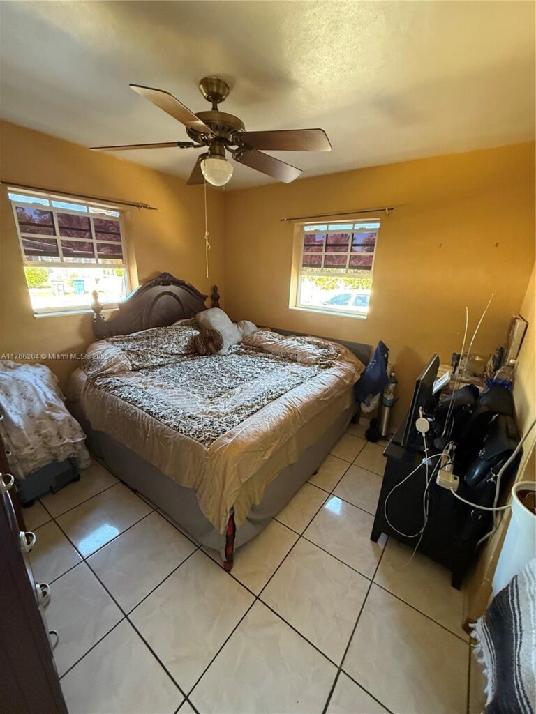 3221 SW 47th Ave, West Park FL 33023