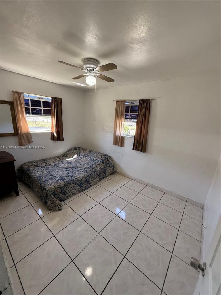 3221 SW 47th Ave, West Park FL 33023