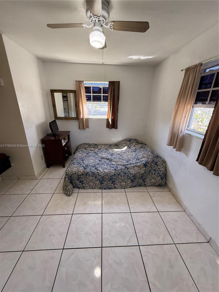 3221 SW 47th Ave, West Park FL 33023