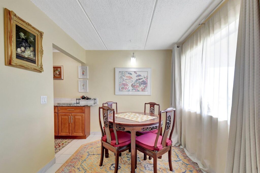400 Village Green Circle W # 212, Palm Springs FL 33461