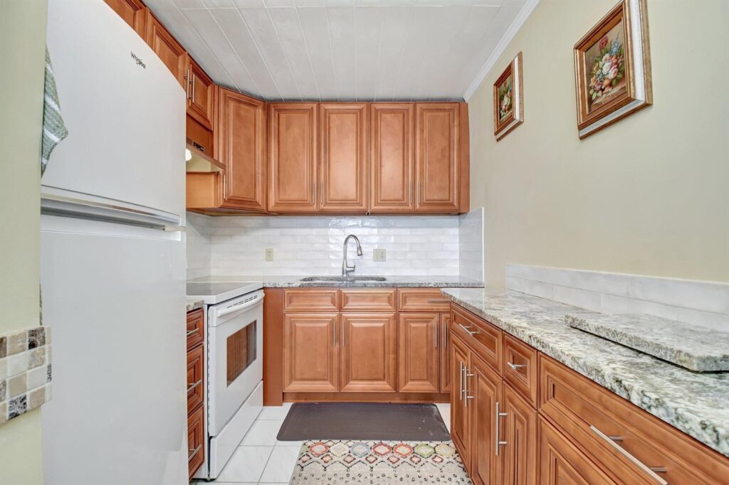 400 Village Green Circle W # 212, Palm Springs FL 33461