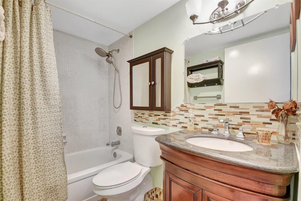 400 Village Green Circle W # 212, Palm Springs FL 33461
