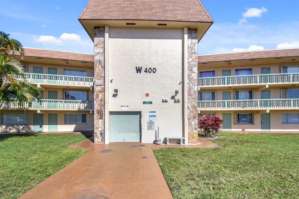 400 Village Green Circle W # 212, Palm Springs FL 33461