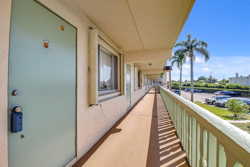 400 Village Green Circle W # 212, Palm Springs FL 33461
